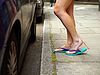 Gefährlicher Sommer: Deutsche fahren trotz eigenen Unbehagens mit Flip-Flops Auto